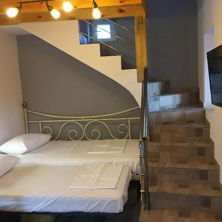 Maria Kythera Nyaraló *